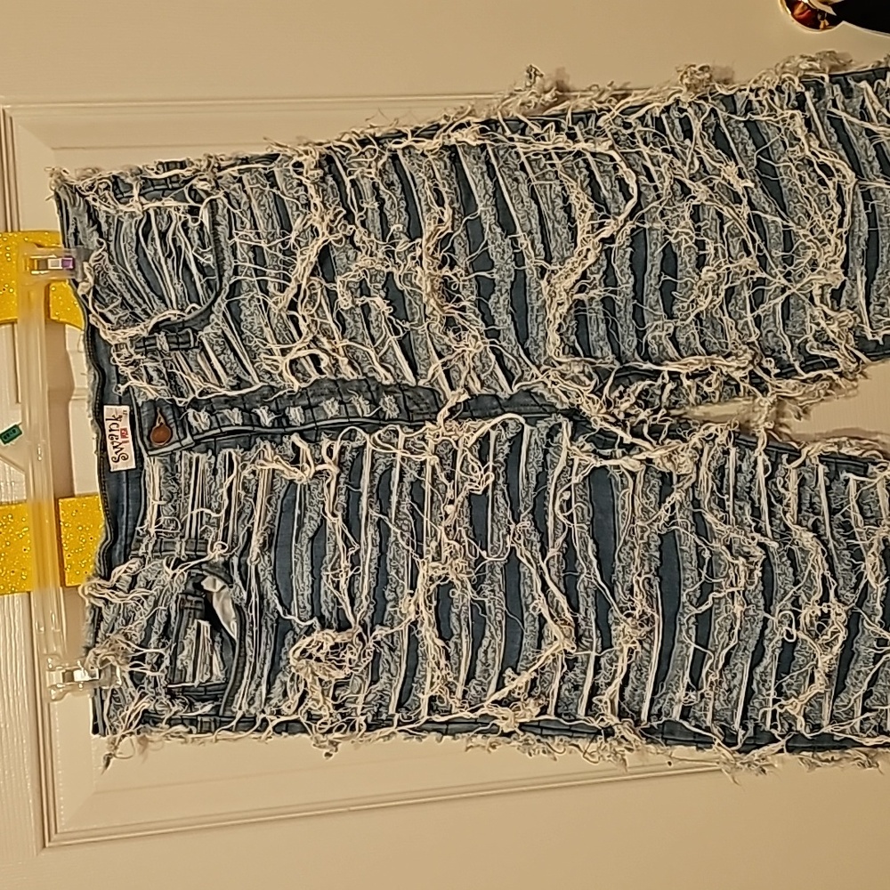 New Swank a Posh shredded jeans size 1x (some stretch)